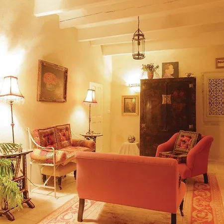Studio Holiday In